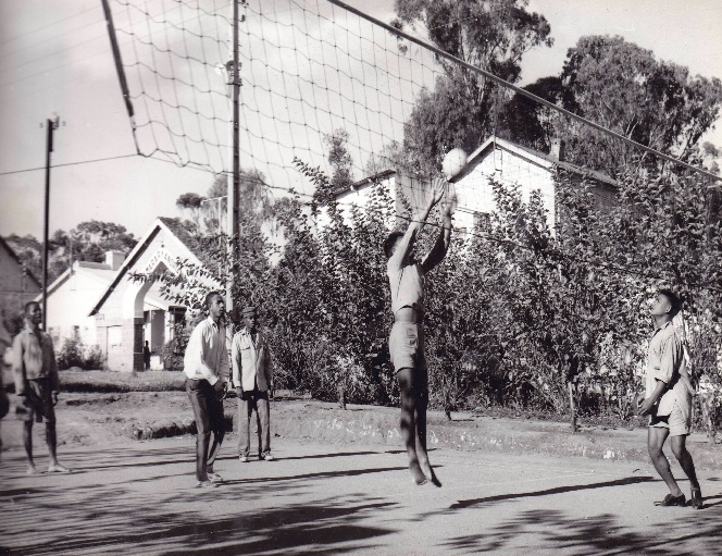 Équipe médicale avec matériel de haute technologie